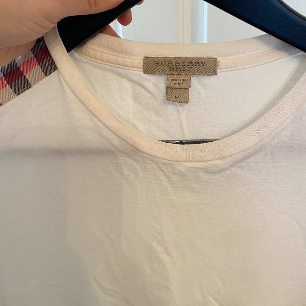 Men's Burberry T-Shirt in white size medium used
